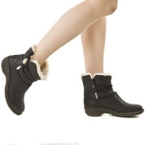 UGG Caspia Leather Boots 8